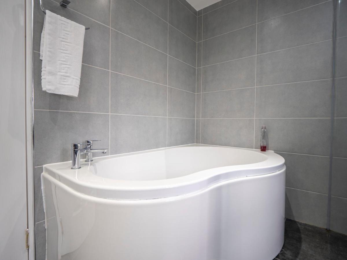 Blackbull Hotel Tarbolton Buitenkant foto